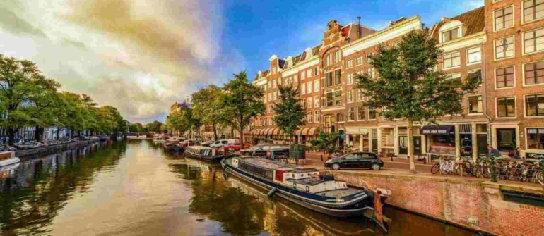 23 Crazy Things to Do In Amsterdam To Celebrate Yourself